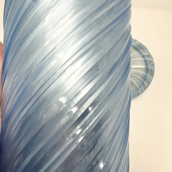 Starbucks Light Blue Swirl Cold Cup Venti 24 oz Summer 2024 NWT - Picture 7 of 8